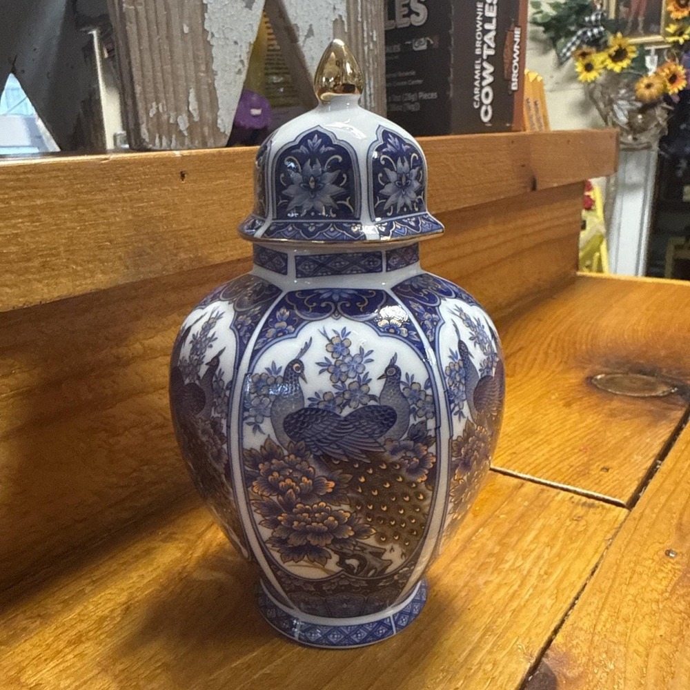 PORCELAIN GINGER JAR POT IMPERIAL PEACOCK ARNART IMPORTS EXOTIC BIRD  Japan